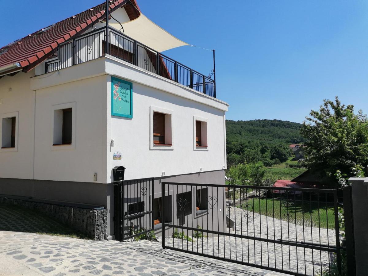Szigligeti Mandula Kert Vendégház Esterno foto